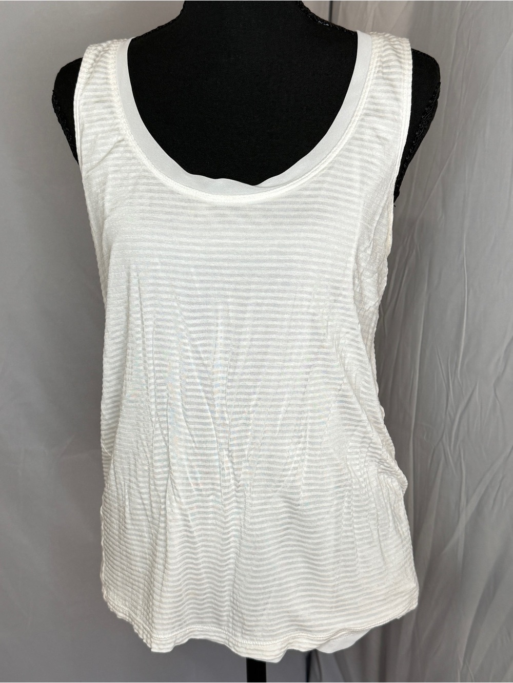 Liz Claiborne White Ribbed Scoop Neck Tank Top